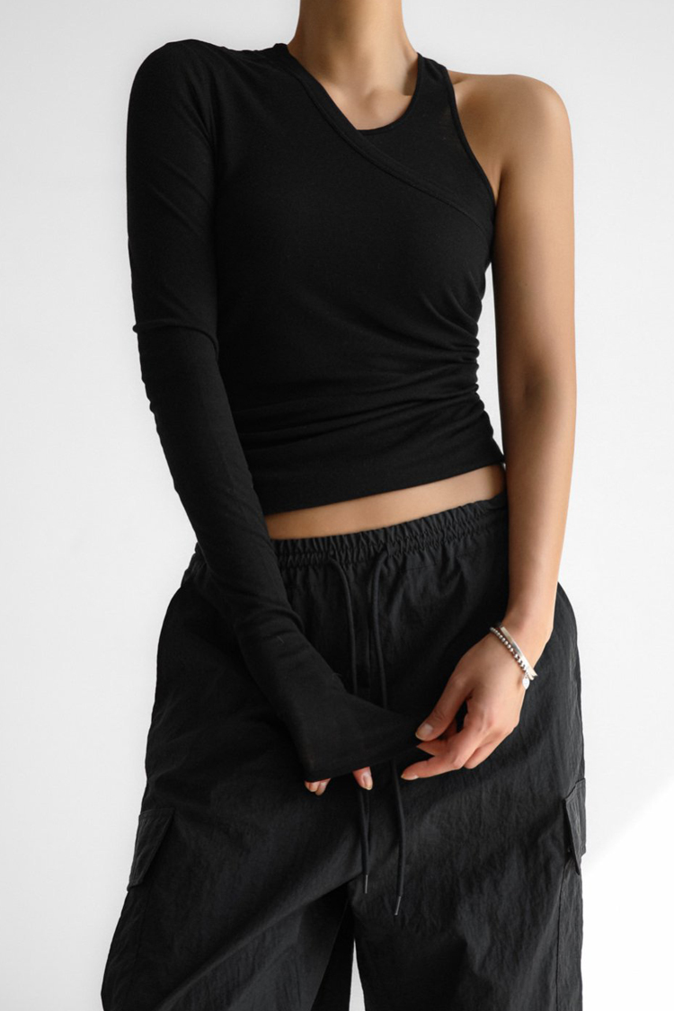 코코로 엠(cocoro-m),(블랙) 원 슬리브 레이어드 사선 울 텐셀 티셔츠