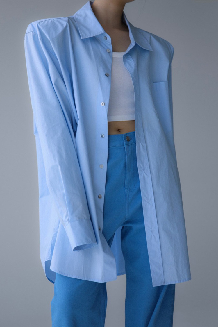 코코로 엠(cocoro-m),(블루) 맥시 오버사이즈 패디드 숄더 코튼 버튼 다운 셔츠